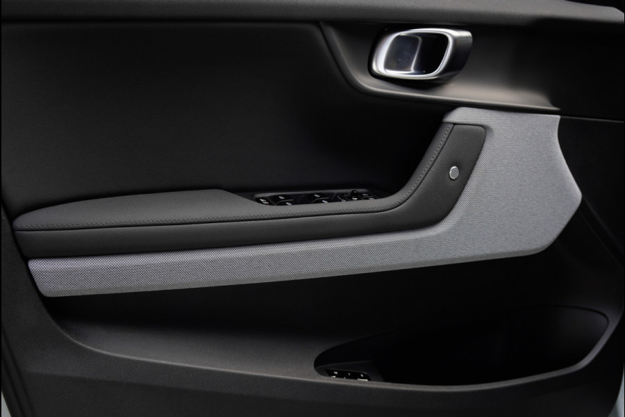 Polestar 2 Long Range Single Motor 78 kWh Pano 360 ° Pilot ACC Alcantara Stuurverwarming Memory seats Elektr. uitklapbare trekhaak Stoelverwarming voor & achter LM velgen