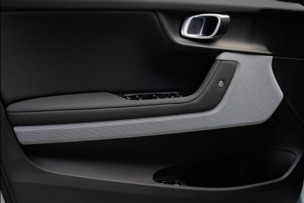 Polestar 2 Long Range Single Motor 78 kWh Pano 360 ° Pilot ACC Alcantara Stuurverwarming Memory seats Elektr. uitklapbare trekhaak Stoelverwarming voor & achter LM velgen