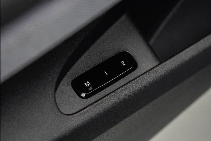 Polestar 2 Long Range Single Motor 78 kWh Pano 360 ° Pilot ACC Alcantara Stuurverwarming Memory seats Elektr. uitklapbare trekhaak Stoelverwarming voor & achter LM velgen