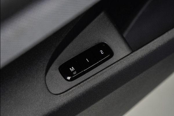 Polestar 2 Long Range Single Motor 78 kWh Pano 360 ° Pilot ACC Alcantara Stuurverwarming Memory seats Elektr. uitklapbare trekhaak Stoelverwarming voor & achter LM velgen