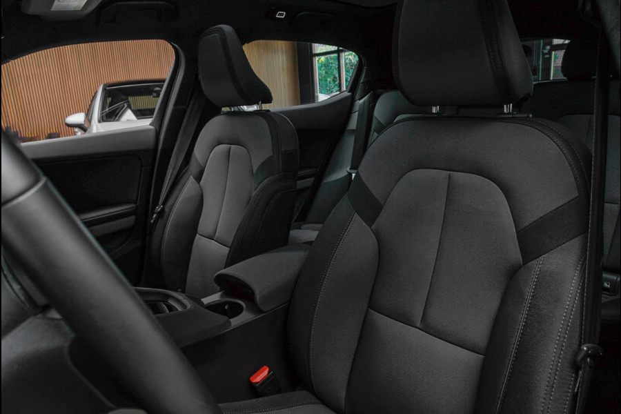 Polestar 2 Long Range Single Motor 78 kWh Pano 360 ° Pilot ACC Alcantara Stuurverwarming Memory seats Elektr. uitklapbare trekhaak Stoelverwarming voor & achter LM velgen