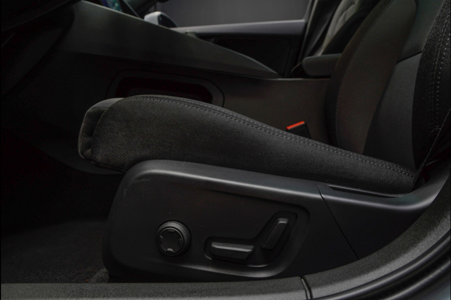 Polestar 2 Long Range Single Motor 78 kWh Pano 360 ° Pilot ACC Alcantara Stuurverwarming Memory seats Elektr. uitklapbare trekhaak Stoelverwarming voor & achter LM velgen