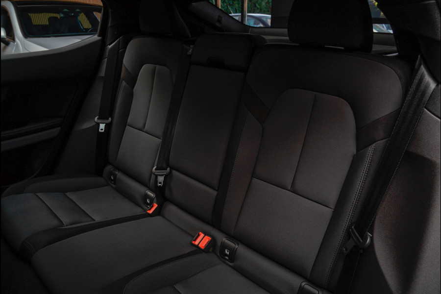 Polestar 2 Long Range Single Motor 78 kWh Pano 360 ° Pilot ACC Alcantara Stuurverwarming Memory seats Elektr. uitklapbare trekhaak Stoelverwarming voor & achter LM velgen