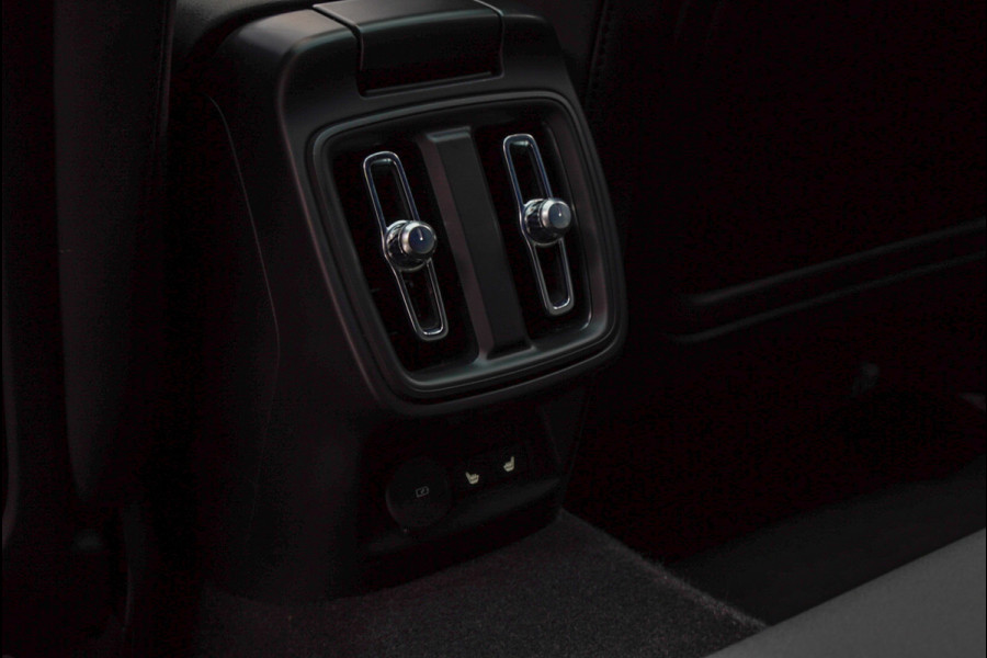 Polestar 2 Long Range Single Motor 78 kWh Pano 360 ° Pilot ACC Alcantara Stuurverwarming Memory seats Elektr. uitklapbare trekhaak Stoelverwarming voor & achter LM velgen