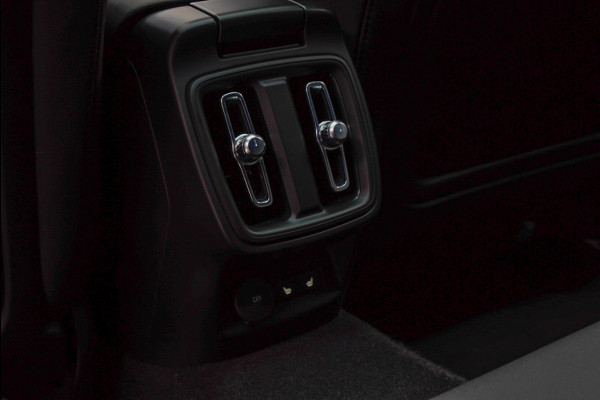 Polestar 2 Long Range Single Motor 78 kWh Pano 360 ° Pilot ACC Alcantara Stuurverwarming Memory seats Elektr. uitklapbare trekhaak Stoelverwarming voor & achter LM velgen