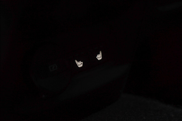 Polestar 2 Long Range Single Motor 78 kWh Pano 360 ° Pilot ACC Alcantara Stuurverwarming Memory seats Elektr. uitklapbare trekhaak Stoelverwarming voor & achter LM velgen