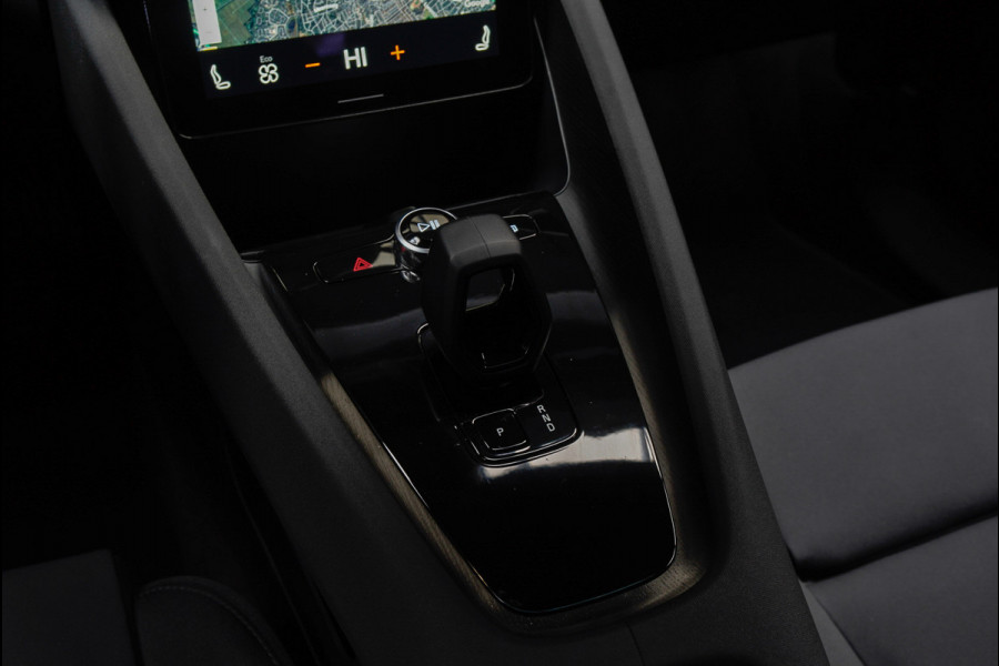 Polestar 2 Long Range Single Motor 78 kWh Pano 360 ° Pilot ACC Alcantara Stuurverwarming Memory seats Elektr. uitklapbare trekhaak Stoelverwarming voor & achter LM velgen