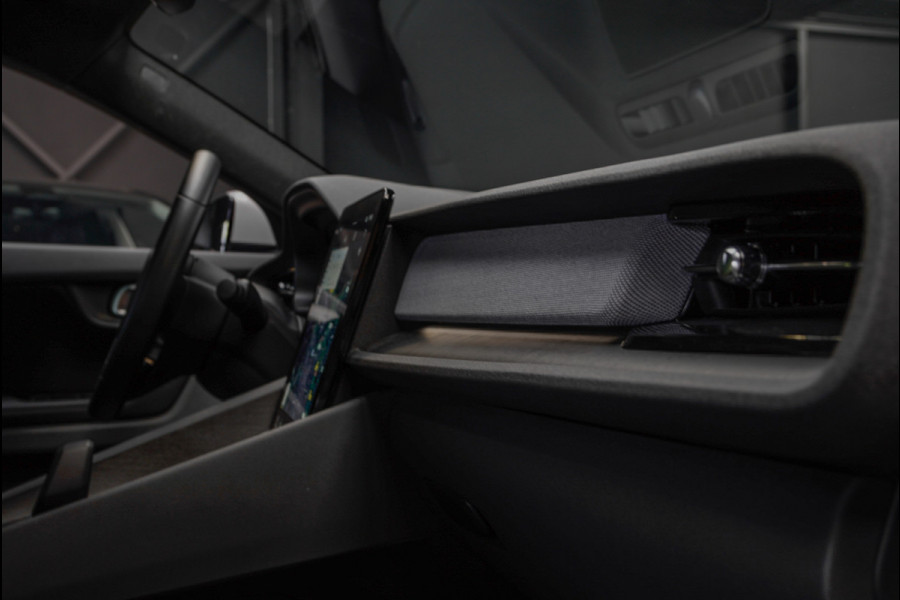 Polestar 2 Long Range Single Motor 78 kWh Pano 360 ° Pilot ACC Alcantara Stuurverwarming Memory seats Elektr. uitklapbare trekhaak Stoelverwarming voor & achter LM velgen