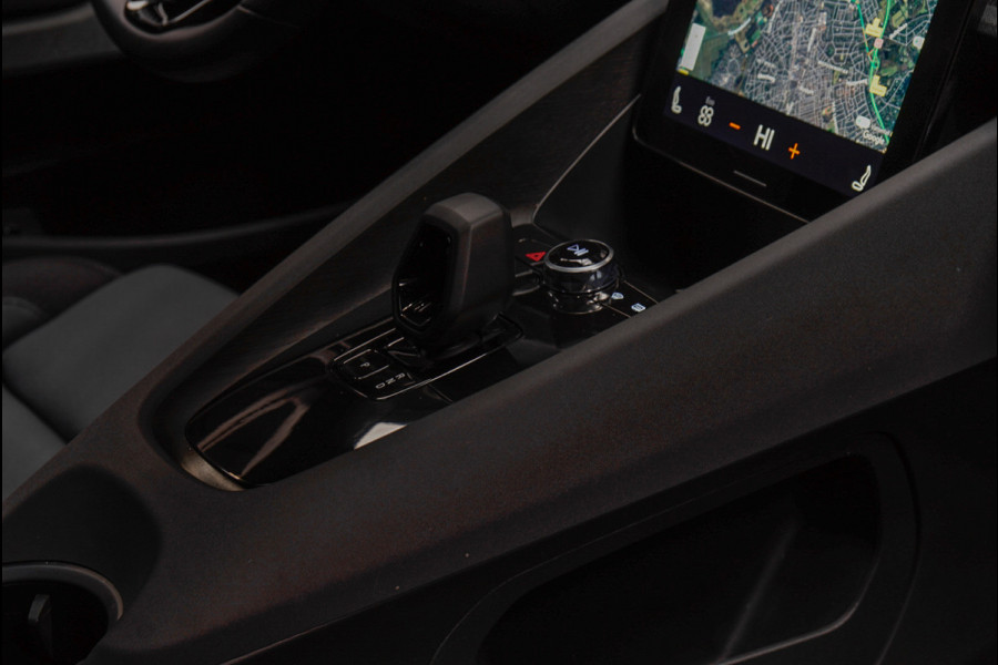 Polestar 2 Long Range Single Motor 78 kWh Pano 360 ° Pilot ACC Alcantara Stuurverwarming Memory seats Elektr. uitklapbare trekhaak Stoelverwarming voor & achter LM velgen