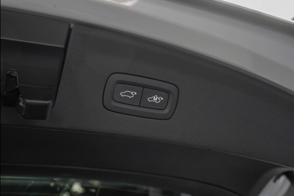 Polestar 2 Long Range Single Motor 78 kWh Pano 360 ° Pilot ACC Alcantara Stuurverwarming Memory seats Elektr. uitklapbare trekhaak Stoelverwarming voor & achter LM velgen