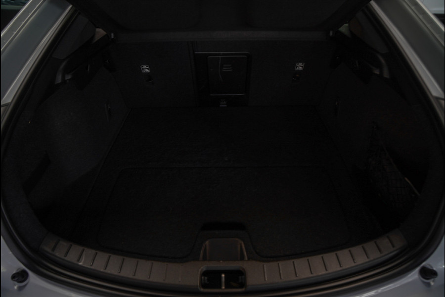 Polestar 2 Long Range Single Motor 78 kWh Pano 360 ° Pilot ACC Alcantara Stuurverwarming Memory seats Elektr. uitklapbare trekhaak Stoelverwarming voor & achter LM velgen