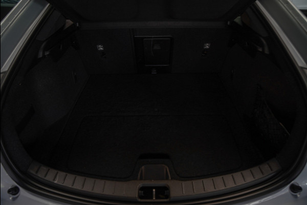 Polestar 2 Long Range Single Motor 78 kWh Pano 360 ° Pilot ACC Alcantara Stuurverwarming Memory seats Elektr. uitklapbare trekhaak Stoelverwarming voor & achter LM velgen