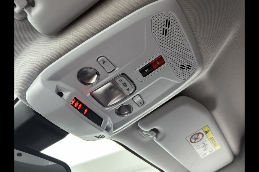 Peugeot e-2008 EV Allure 50 kWh (NAVIGATIE, CARPLAY, CAMERA, STOELVERWARMING, 1e EIGENAAR)