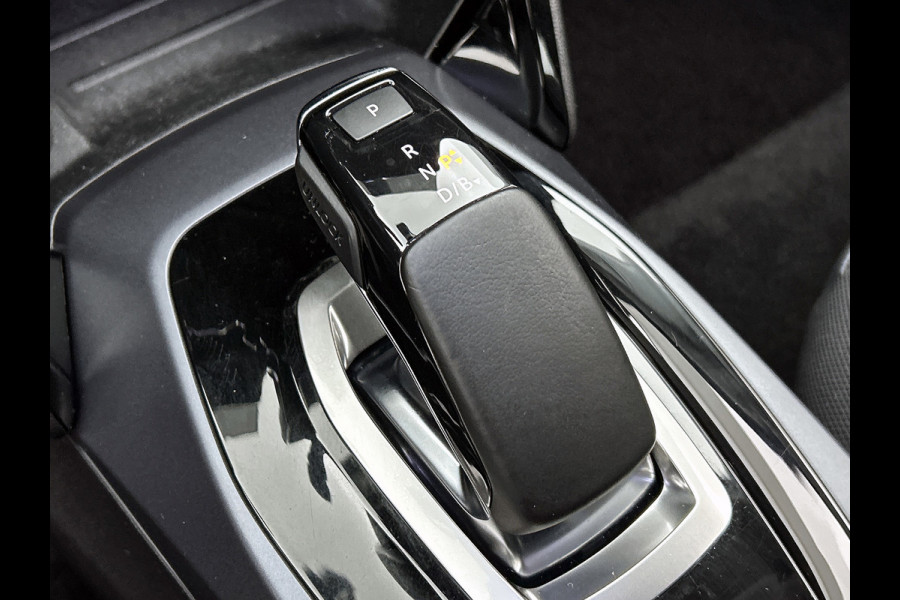 Peugeot e-2008 EV Allure 50 kWh (NAVIGATIE, CARPLAY, CAMERA, STOELVERWARMING, 1e EIGENAAR)