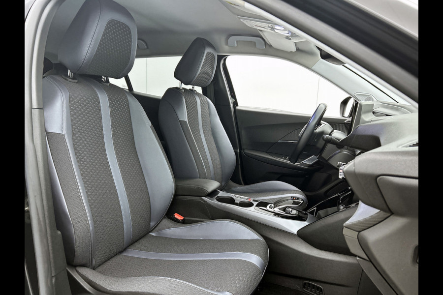 Peugeot e-2008 EV Allure 50 kWh (NAVIGATIE, CARPLAY, CAMERA, STOELVERWARMING, 1e EIGENAAR)