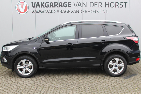 Ford Kuga 1.5-150pk EcoBoost Titanium. Nette Ford Kuga met een trekgewicht van maar liefst 2.000kg ! Autm. airco, stoel-, stuur- en voorraamverw., camera, parkeersensoren achter, navigatie, telefoonvoorb.,  17"LM wielen+all season banden, trekhaak, adapt. cruise cntrl etc.