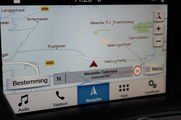 Ford Kuga 1.5-150pk EcoBoost Titanium. Nette Ford Kuga met een trekgewicht van maar liefst 2.000kg ! Autm. airco, stoel-, stuur- en voorraamverw., camera, parkeersensoren achter, navigatie, telefoonvoorb.,  17"LM wielen+all season banden, trekhaak, adapt. cruise cntrl etc.