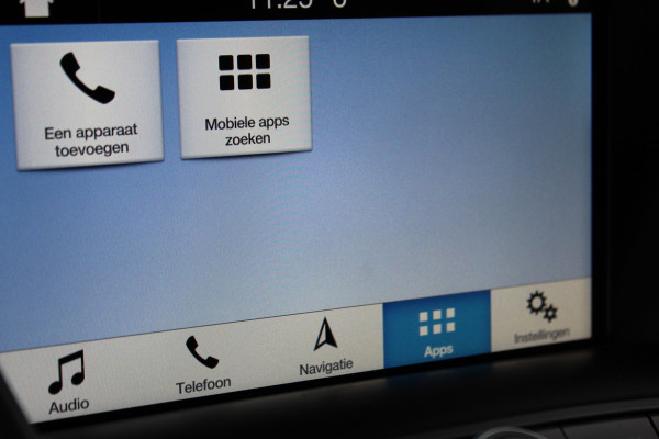 Ford Kuga 1.5-150pk EcoBoost Titanium. Nette Ford Kuga met een trekgewicht van maar liefst 2.000kg ! Autm. airco, stoel-, stuur- en voorraamverw., camera, parkeersensoren achter, navigatie, telefoonvoorb.,  17"LM wielen+all season banden, trekhaak, adapt. cruise cntrl etc.