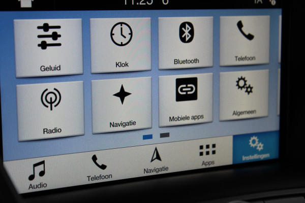 Ford Kuga 1.5-150pk EcoBoost Titanium. Nette Ford Kuga met een trekgewicht van maar liefst 2.000kg ! Autm. airco, stoel-, stuur- en voorraamverw., camera, parkeersensoren achter, navigatie, telefoonvoorb.,  17"LM wielen+all season banden, trekhaak, adapt. cruise cntrl etc.