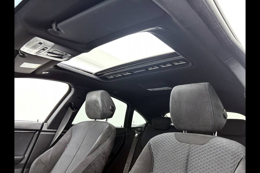 BMW 4 Serie Gran Coupé 418i High Executive (PANORAMADAK, STOELVERWARMING, CARPLAY, DEALER ONDERHOUDEN, GROOT NAVI, SPORTSTOELEN)