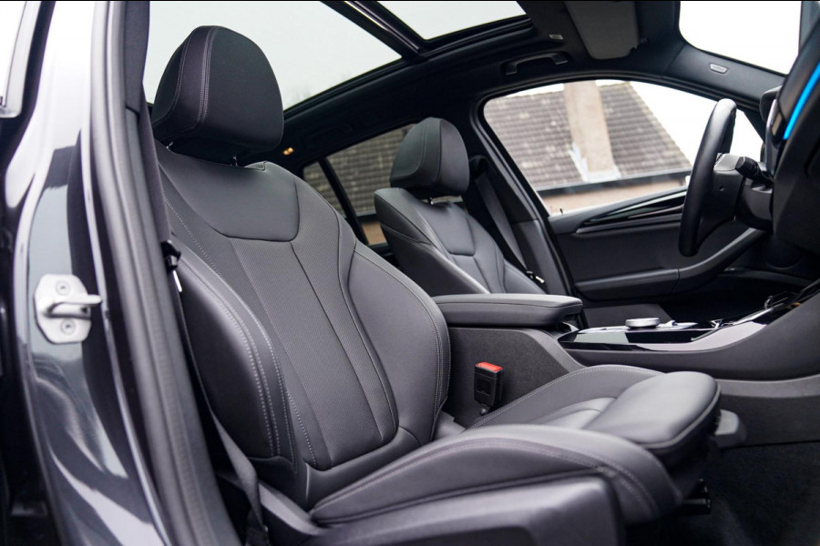 BMW iX3 High Executive 80 kWh | Panorama | incl. BTW | Assisted Driving | Adaptieve Cruise control | Luxe Leder | Stoelverwarming