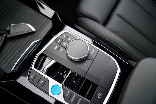 BMW iX3 High Executive 80 kWh | Panorama | incl. BTW | Assisted Driving | Adaptieve Cruise control | Luxe Leder | Stoelverwarming