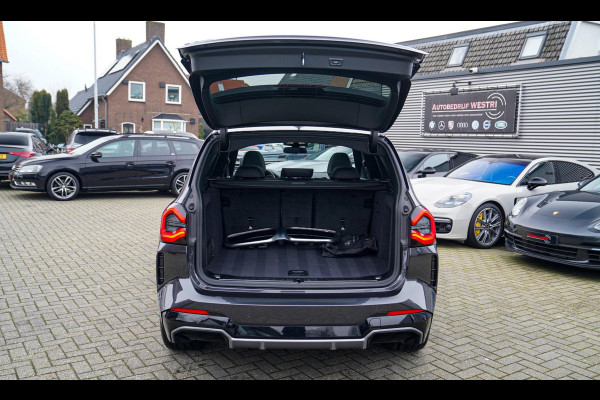 BMW iX3 High Executive 80 kWh | Panorama | incl. BTW | Assisted Driving | Adaptieve Cruise control | Luxe Leder | Stoelverwarming