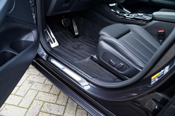 BMW iX3 High Executive 80 kWh | Panorama | incl. BTW | Assisted Driving | Adaptieve Cruise control | Luxe Leder | Stoelverwarming