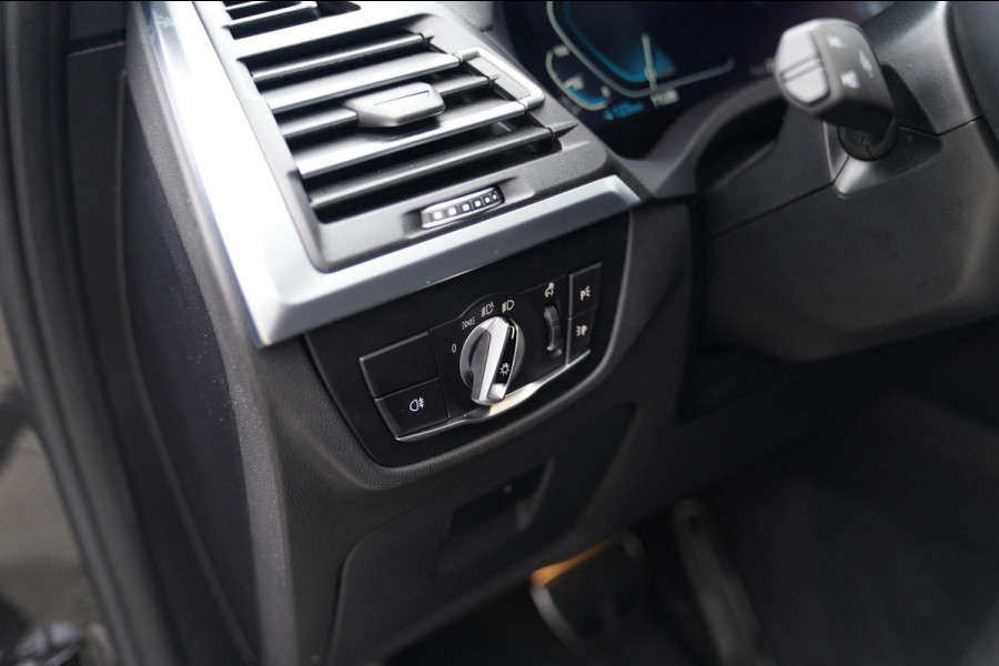BMW iX3 High Executive 80 kWh | Panorama | incl. BTW | Assisted Driving | Adaptieve Cruise control | Luxe Leder | Stoelverwarming
