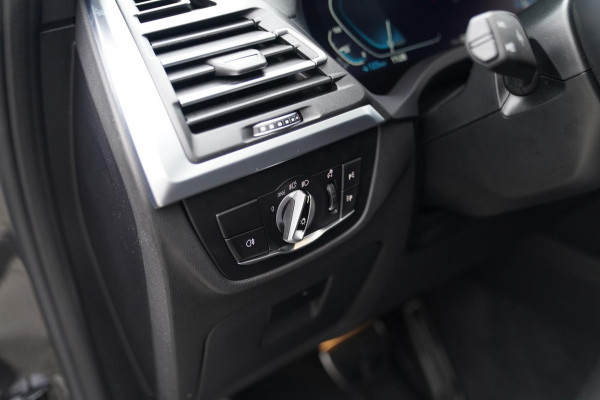 BMW iX3 High Executive 80 kWh | Panorama | incl. BTW | Assisted Driving | Adaptieve Cruise control | Luxe Leder | Stoelverwarming