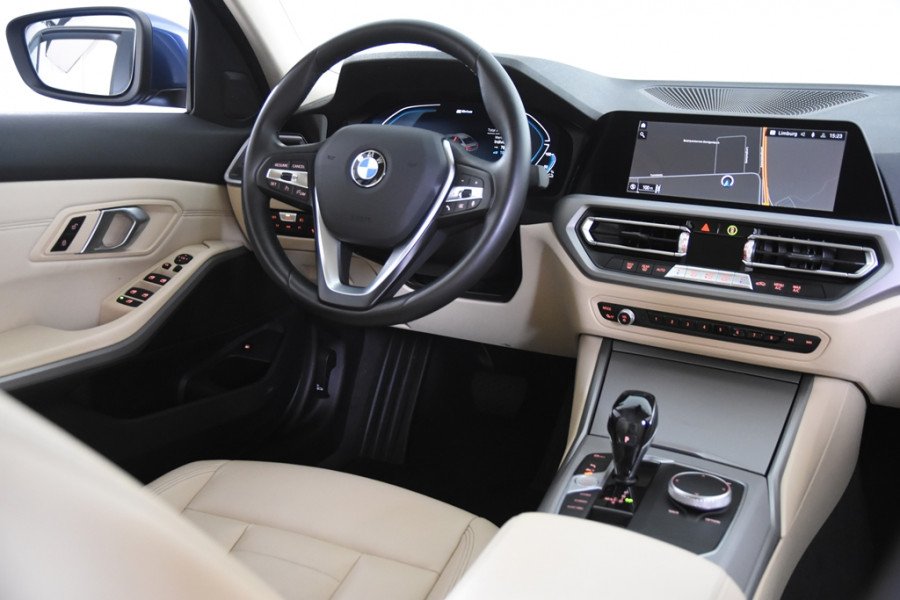 BMW 3-serie 330e Business Edition Plus *1ste Eigenaar*Navigatie*Park assist*