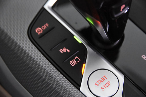 BMW 3-serie 330e Business Edition Plus *1ste Eigenaar*Navigatie*Park assist*