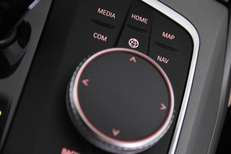 BMW 3-serie 330e Business Edition Plus *1ste Eigenaar*Navigatie*Park assist*