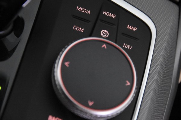 BMW 3-serie 330e Business Edition Plus *1ste Eigenaar*Navigatie*Park assist*