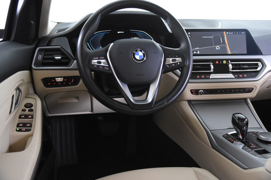 BMW 3-serie 330e Business Edition Plus *1ste Eigenaar*Navigatie*Park assist*