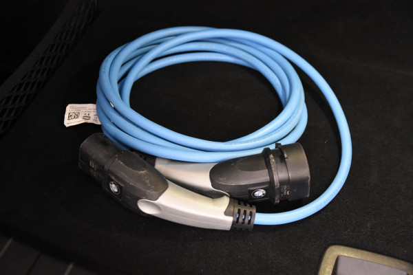 BMW 3-serie 330e Business Edition Plus *1ste Eigenaar*Navigatie*Park assist*