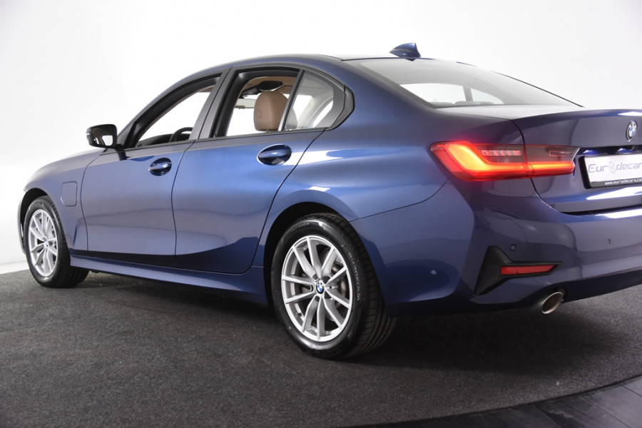BMW 3-serie 330e Business Edition Plus *1ste Eigenaar*Navigatie*Park assist*