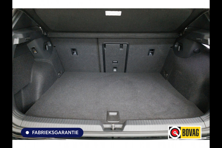 Volkswagen Golf 1.5 eHybrid GTE Black 272 PK automaat | IQ Led | Elec. trekhaak | Headup | Stoel- & stuurverw. | PDC V + A, Camera, App. connect, Navigatie, 131 KM actieradius (WLTP)