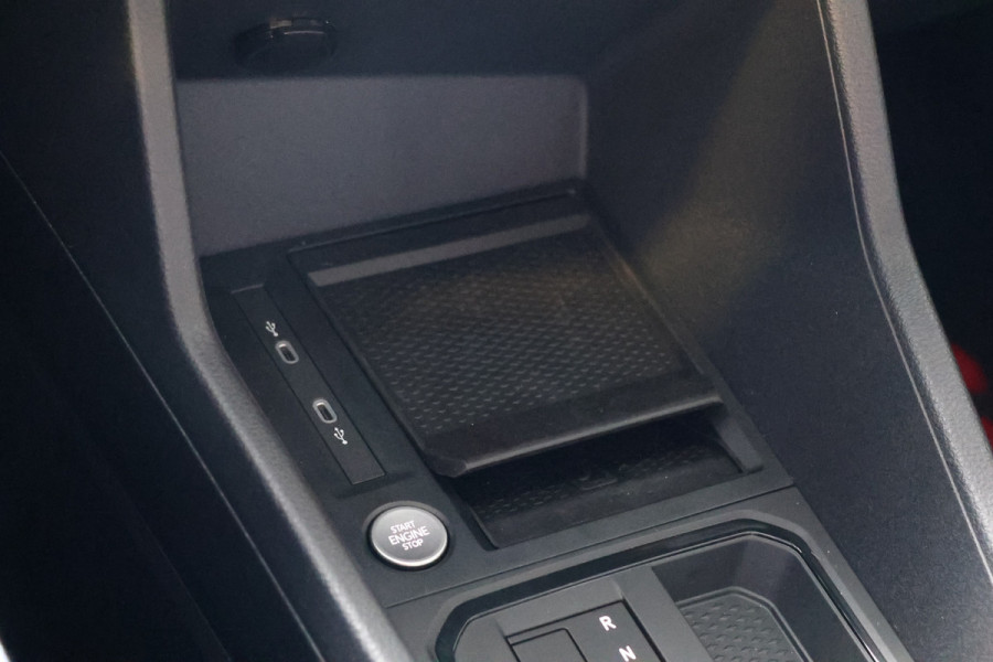 Volkswagen Caddy Cargo 2.0 TDI DSG | L+R Schuifdeur | ACC | Side Assist | Lane Assist | Virtual Cockpit | Camera | CarPlay | Stoelverwarming | LED Koplampen | Sidebars | Spoilerkit | DAB | Fabrieksgarantie | Facelift model | BPM Vrij