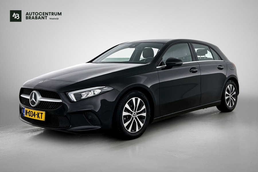 Mercedes-Benz A-Klasse 180 Business Solution (NAVIGATIE, STOELVERWARMING, CAMERA, 1e EIGENAAR, GOED ONDERHOUDEN)