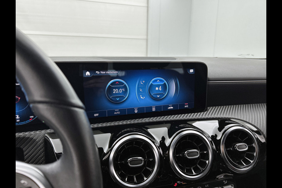 Mercedes-Benz A-Klasse 180 Business Solution (NAVIGATIE, STOELVERWARMING, CAMERA, 1e EIGENAAR, GOED ONDERHOUDEN)