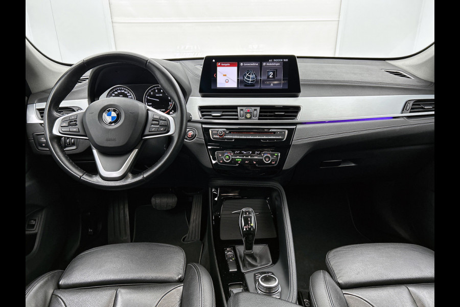 BMW X1 SDrive18i High Executive M Sport (M-PAKKET, SFEER, CAMERA, LED, SPORTSTOELEN, STOELVERWARMING, DEALER ONDERHOUDEN)