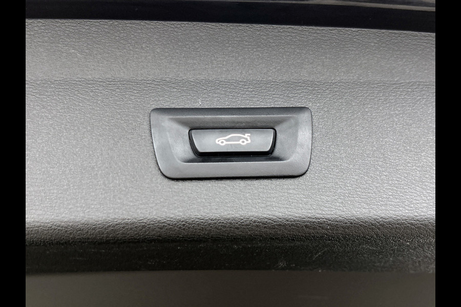 BMW X1 SDrive18i High Executive M Sport (M-PAKKET, SFEER, CAMERA, LED, SPORTSTOELEN, STOELVERWARMING, DEALER ONDERHOUDEN)