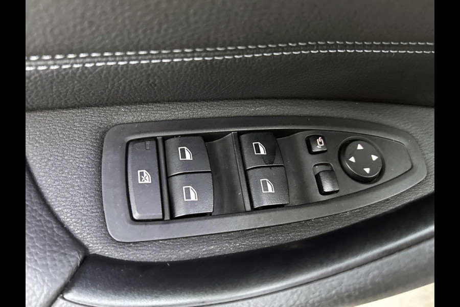 BMW X1 SDrive18i High Executive M Sport (M-PAKKET, SFEER, CAMERA, LED, SPORTSTOELEN, STOELVERWARMING, DEALER ONDERHOUDEN)