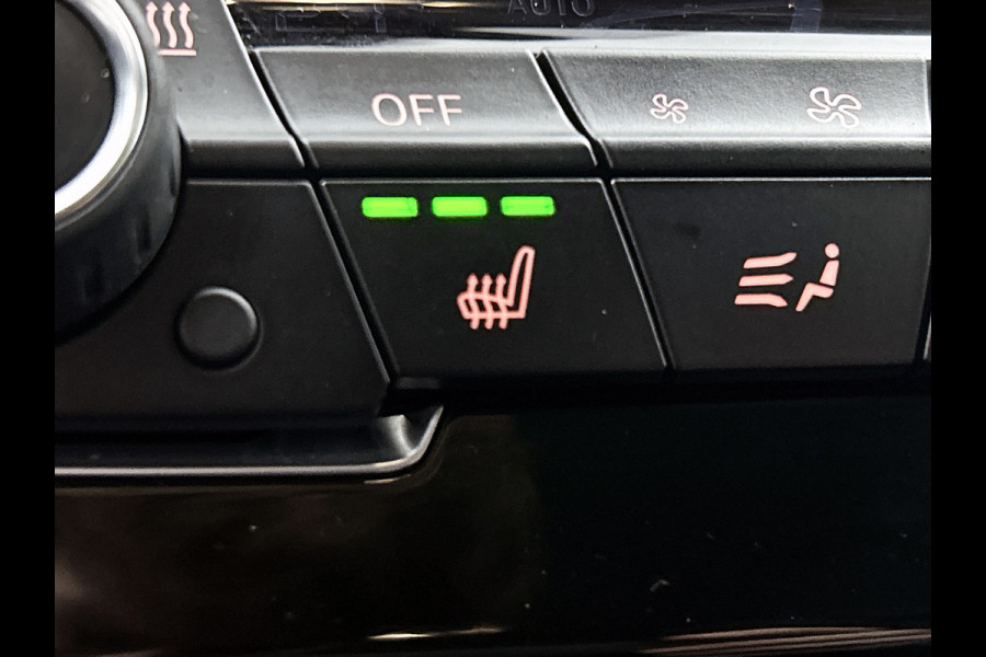 BMW X1 SDrive18i High Executive M Sport (M-PAKKET, SFEER, CAMERA, LED, SPORTSTOELEN, STOELVERWARMING, DEALER ONDERHOUDEN)