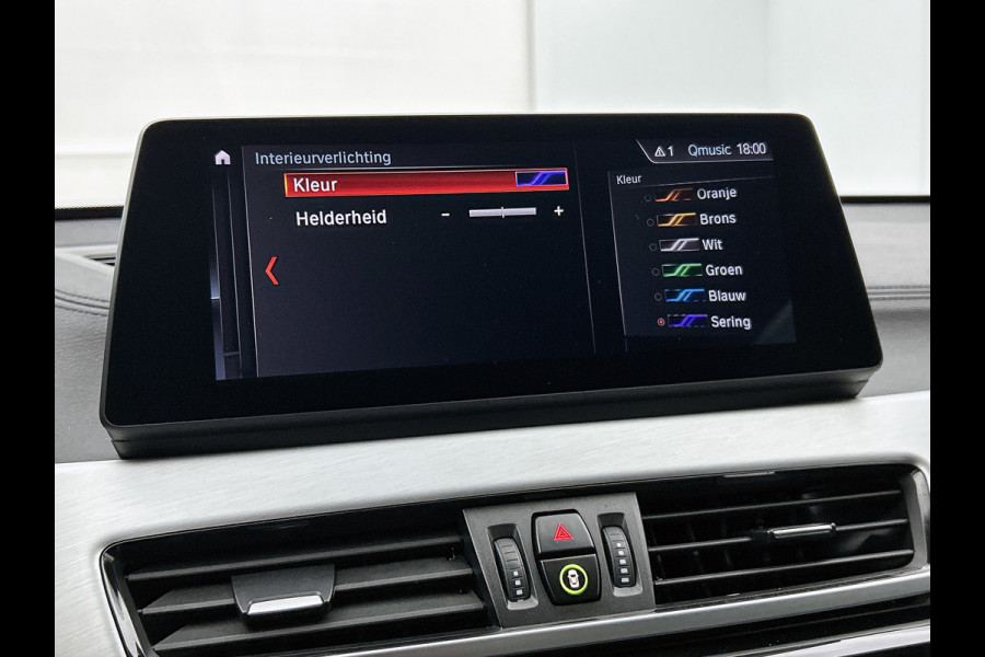 BMW X1 SDrive18i High Executive M Sport (M-PAKKET, SFEER, CAMERA, LED, SPORTSTOELEN, STOELVERWARMING, DEALER ONDERHOUDEN)