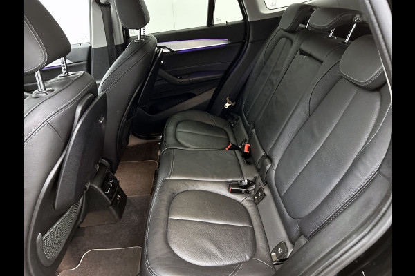 BMW X1 SDrive18i High Executive M Sport (M-PAKKET, SFEER, CAMERA, LED, SPORTSTOELEN, STOELVERWARMING, DEALER ONDERHOUDEN)