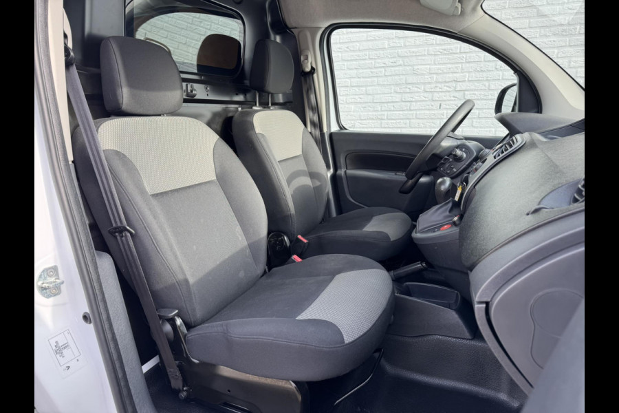 Renault Kangoo Z.E. Dealeronderhouden SOH 90% Airco Cruise control Navigatie Radio/CD Parkeersensoren achter Schuifdeur rechts