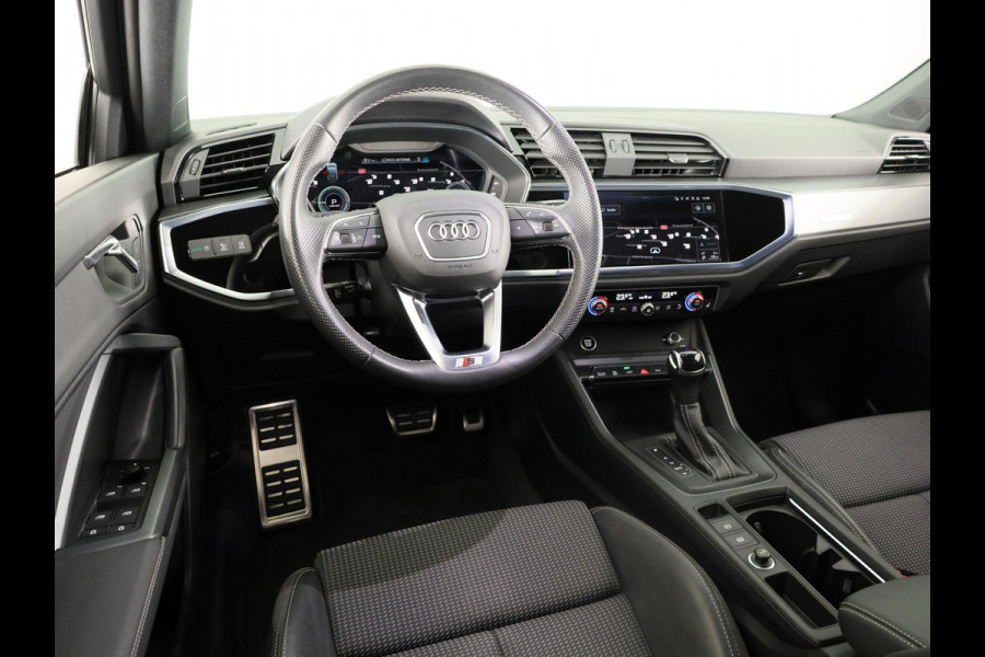 Audi Q3 Sportback 45 TFSI e S Edition 245pk | Parkeercamera | Trekhaak | Navigatie | Keyless entry | 19 inch Lichtmetalen velgen