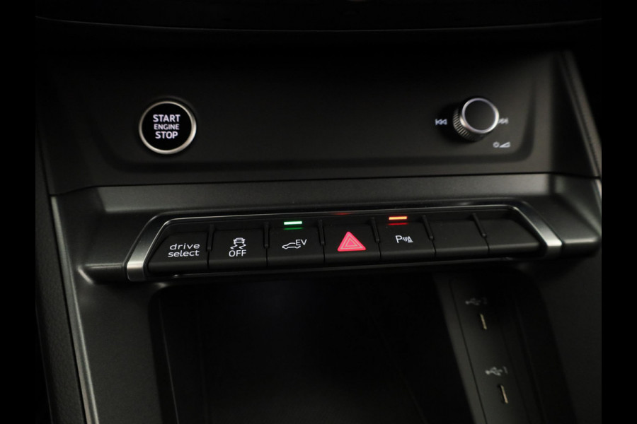 Audi Q3 Sportback 45 TFSI e S Edition 245pk | Parkeercamera | Trekhaak | Navigatie | Keyless entry | 19 inch Lichtmetalen velgen